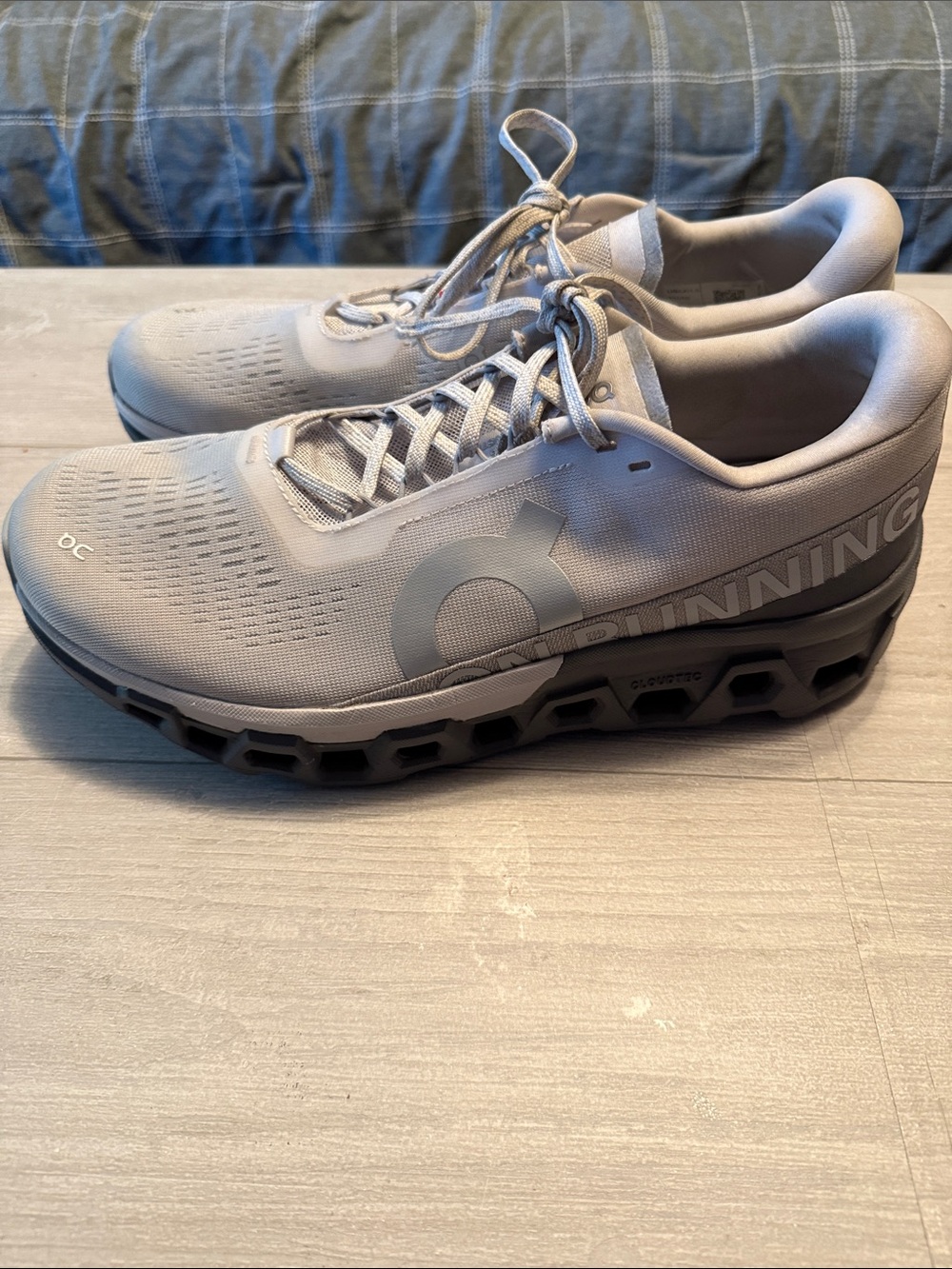 On cloud monster Running Men’s Athletic Running Shoes in Light Gray